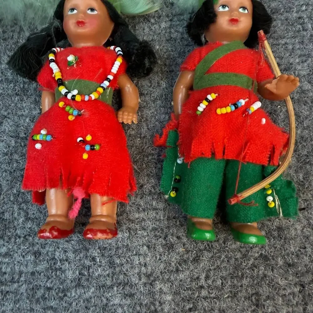 Vintage Native American Indian Dolls Set Feather Beaded Costume Display